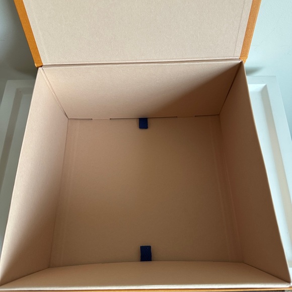 Louis Vuitton Large Magnetic Flap Open/Close Empty Gift Box - Picture 5 of 12